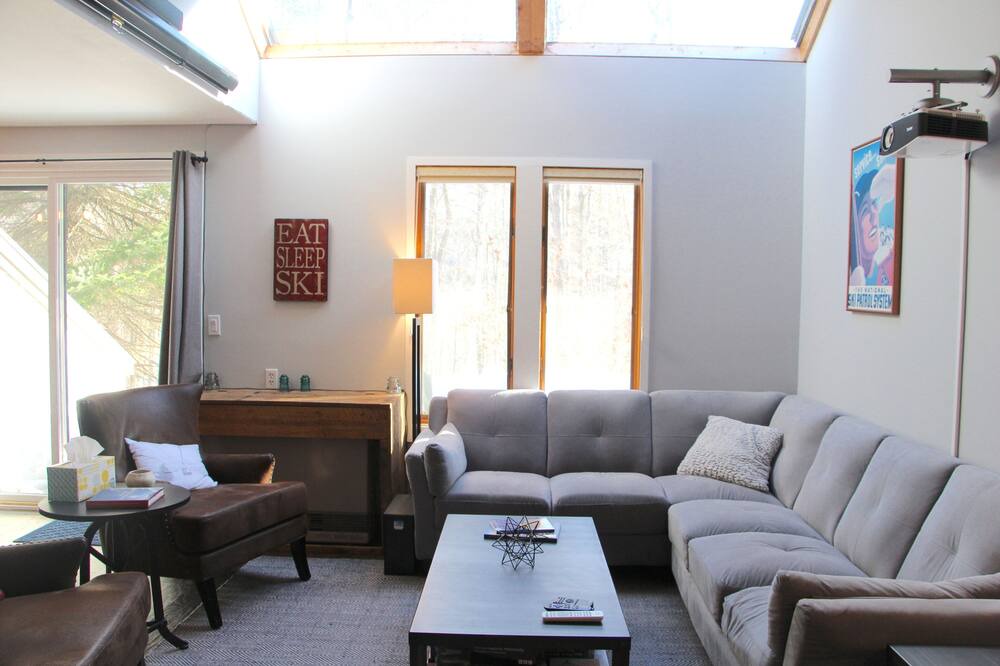 Photo of Livingroom in Warren