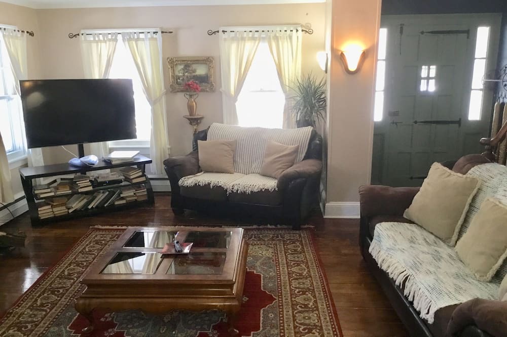 Photo of Livingroom in Cold Spring