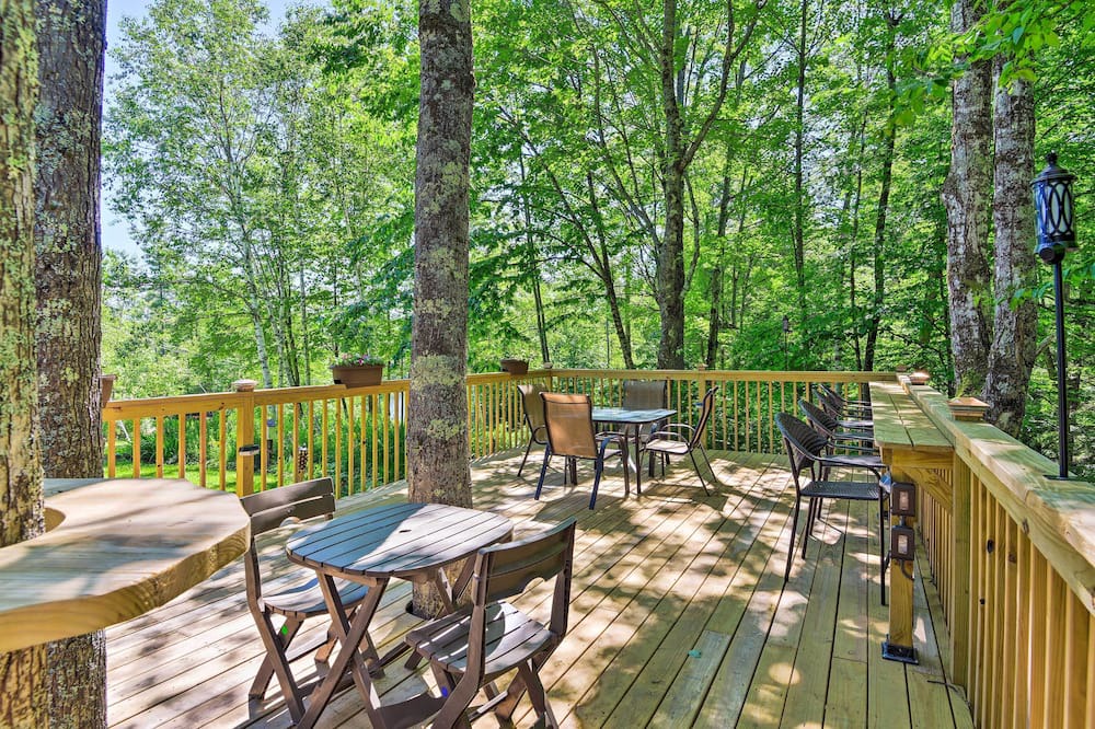 Photo of Patio Balcony in Woodsville