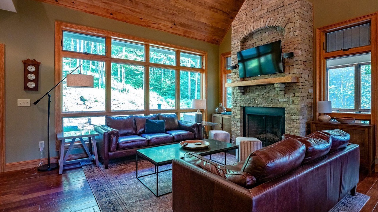 Photo of Livingroom in Old Timberline