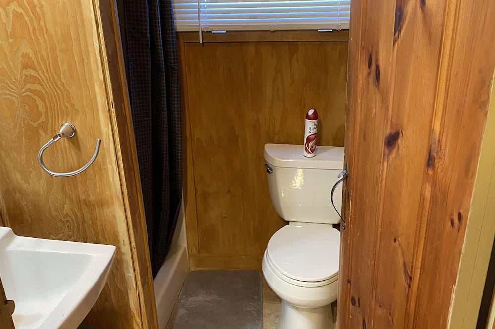 Photo of Bathroom in Castleton