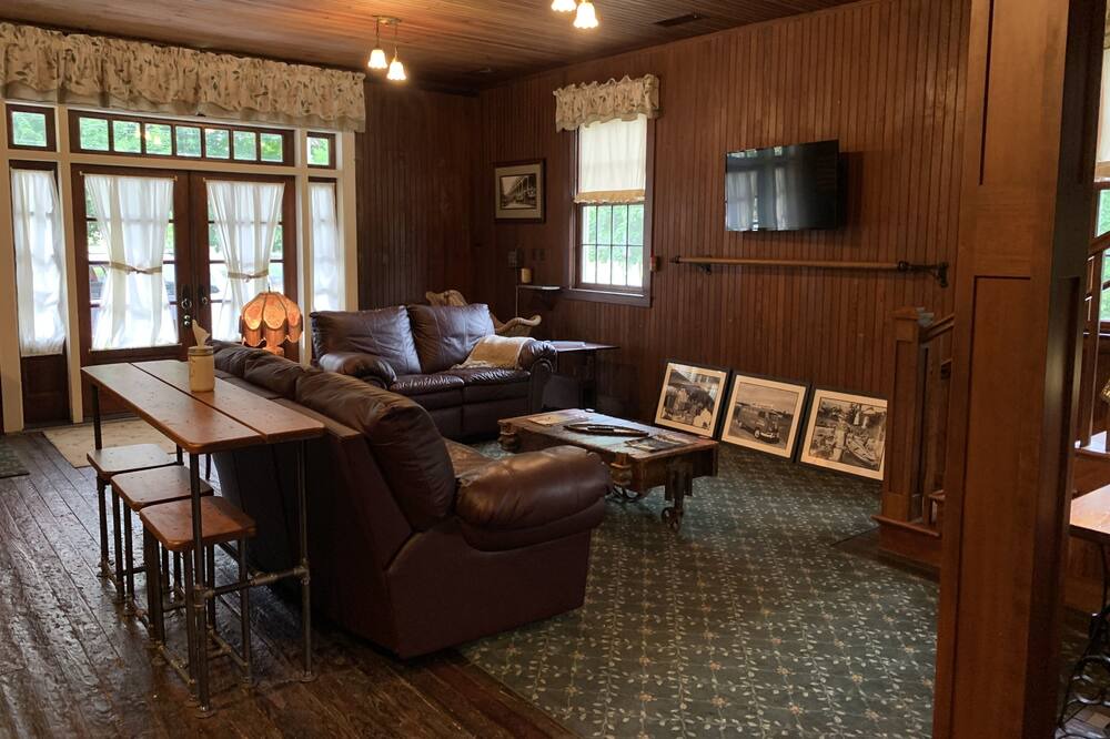 Photo of Bedroom in Glens Falls