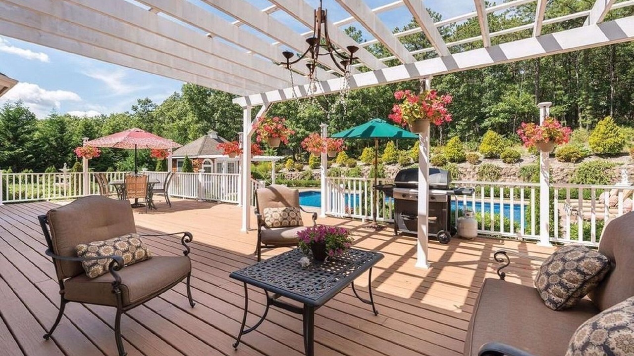 Photo of Patio Balcony in East Quogue