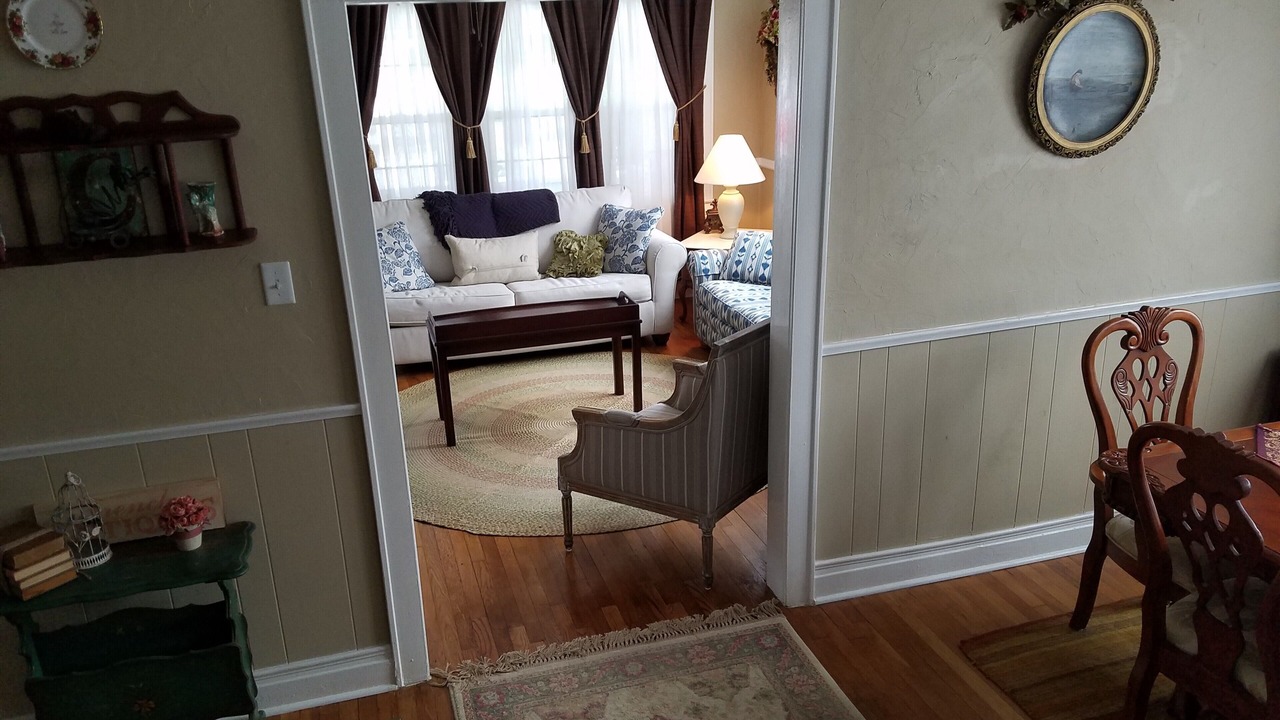 Photo of Livingroom in Ashland