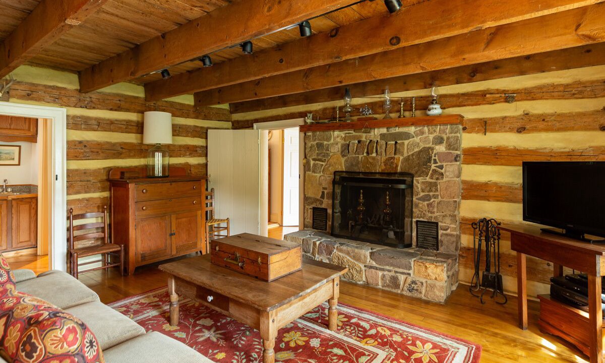 Photo of Livingroom in Warm Springs
