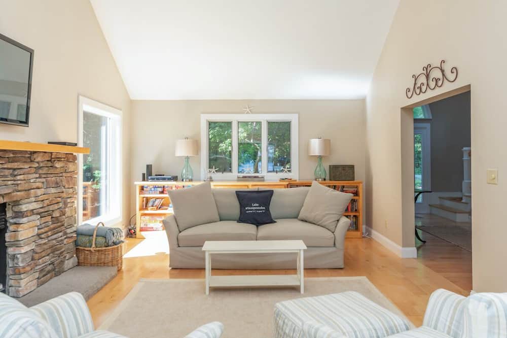 Photo of Livingroom in Moultonborough