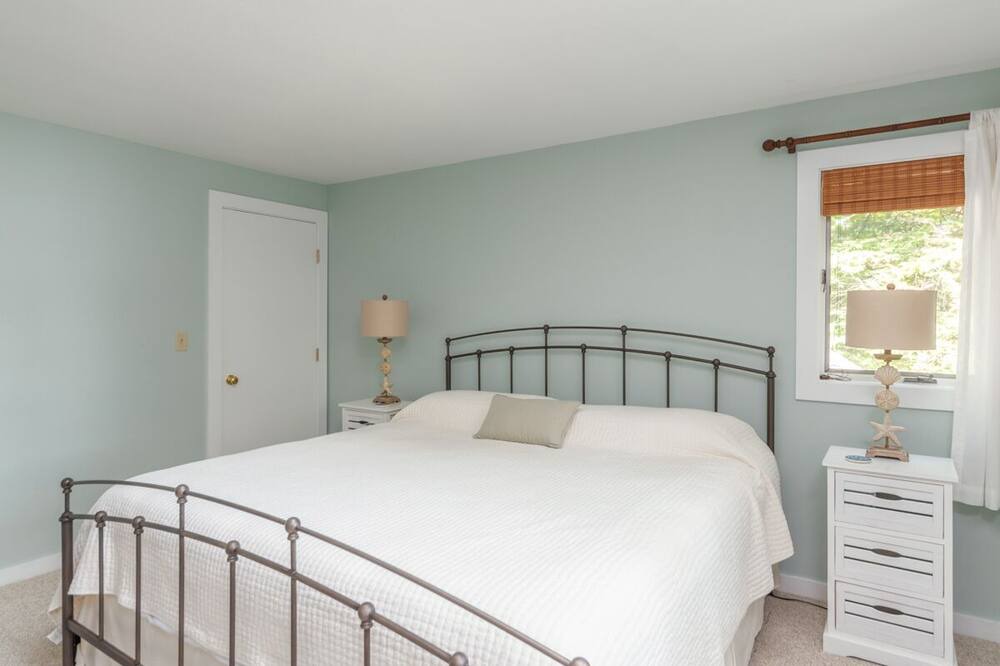 Photo of Bedroom in Moultonborough