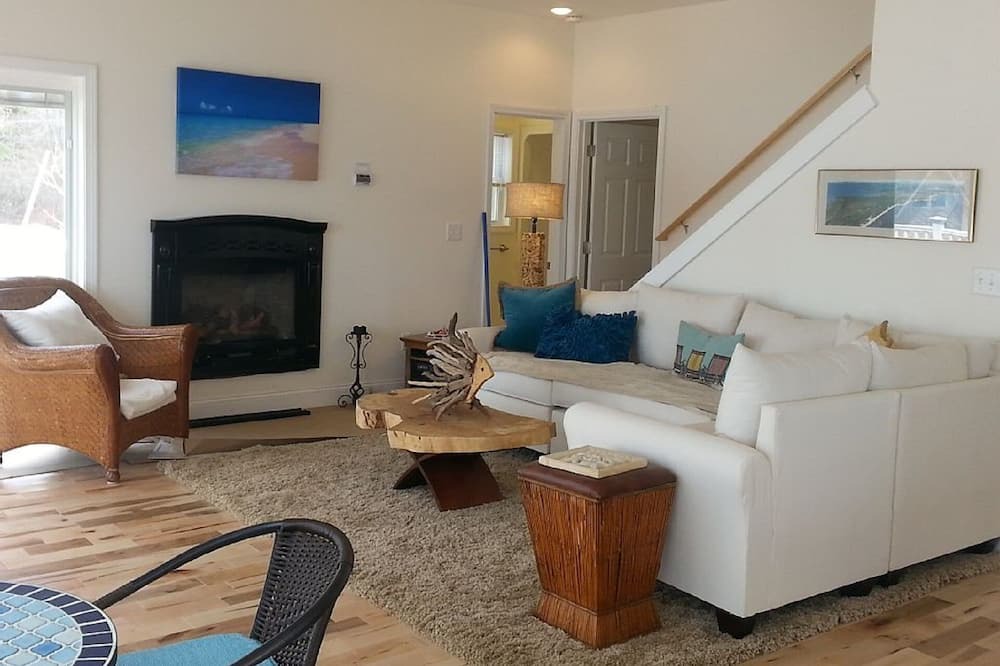 Photo of Livingroom in Malletts Bay