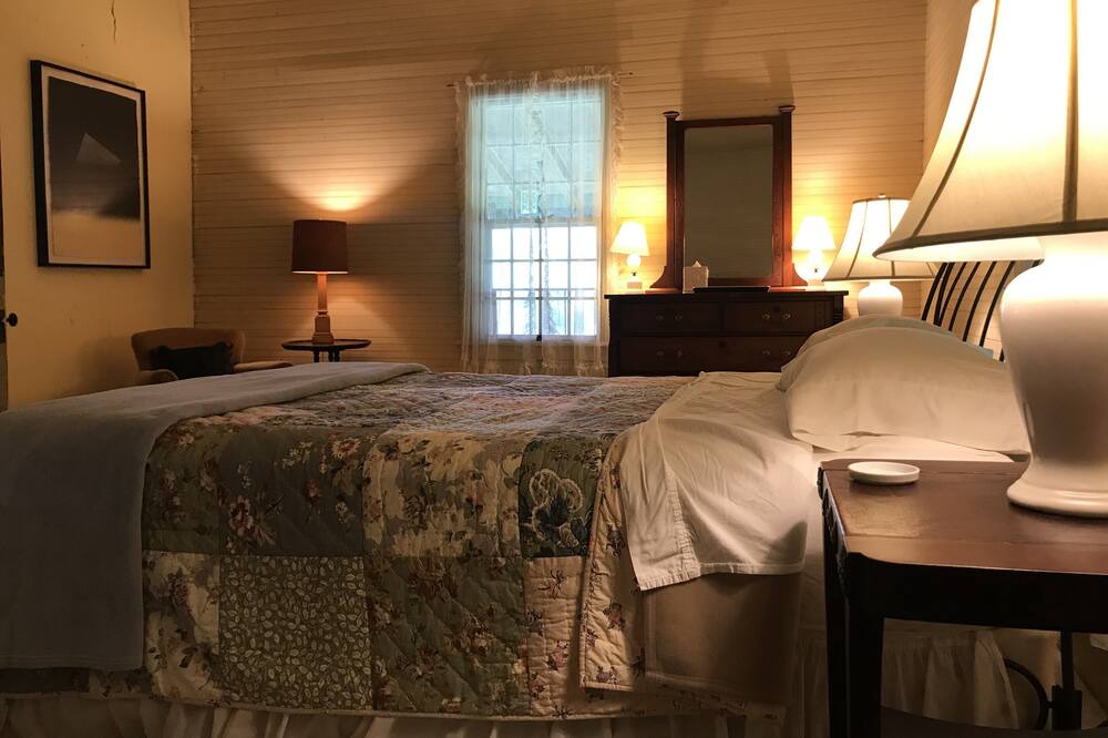 Photo of Bedroom in Cooperstown - Otsego Lake