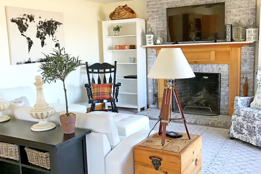 Photo of Bedroom in West Addison
