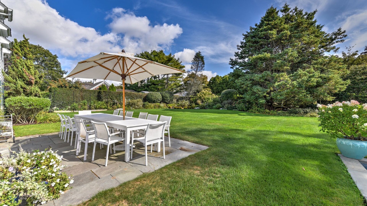 Photo of Outdoor in Village of Southampton