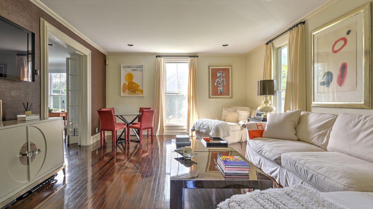 Photo of Livingroom in Village of Southampton
