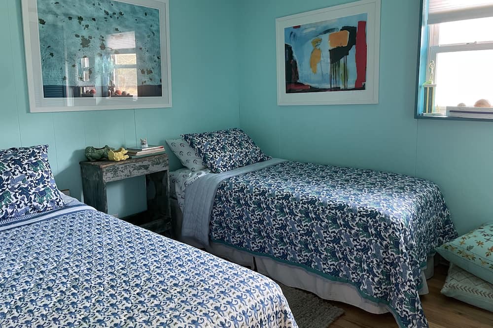 Photo of Bedroom in Lonelyville