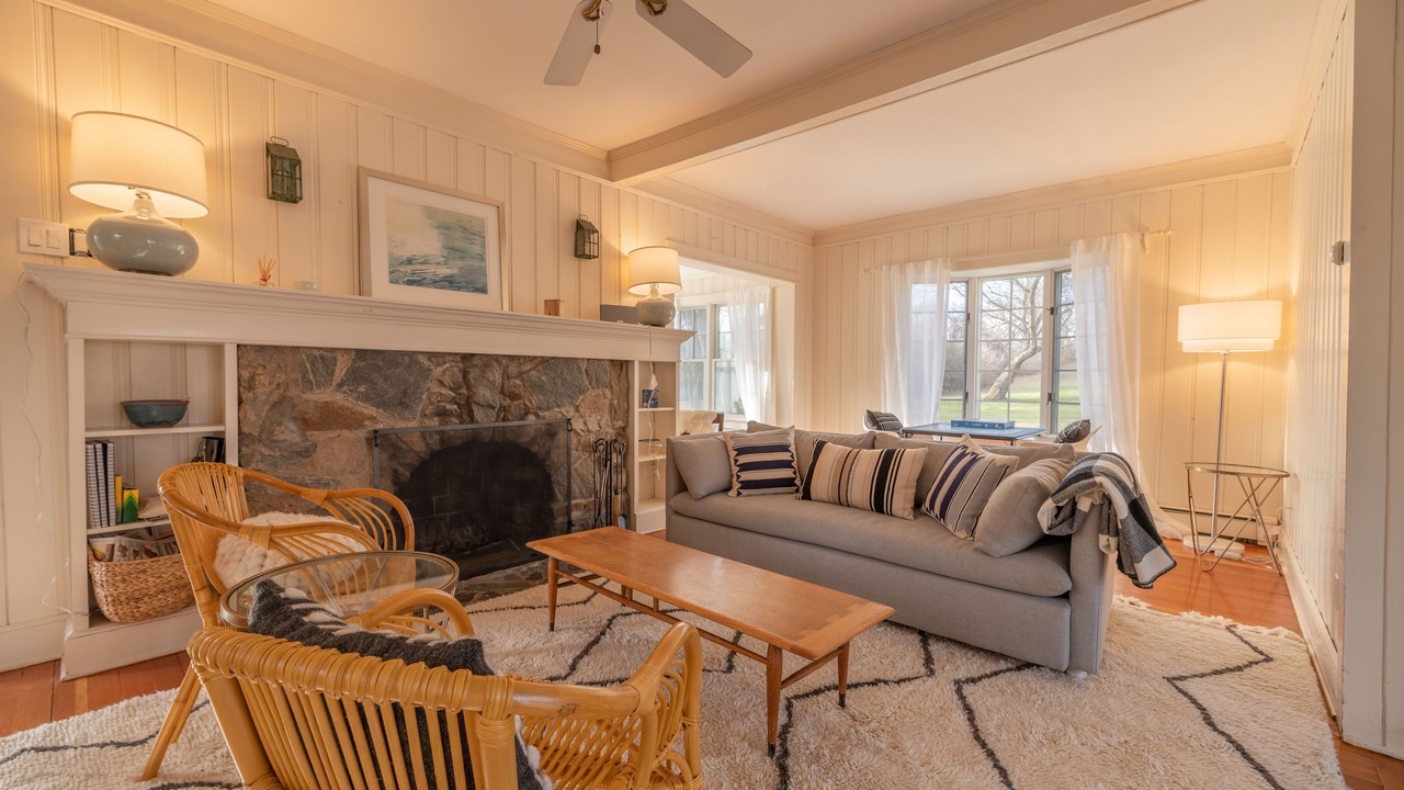 Photo of Livingroom in Greenport West