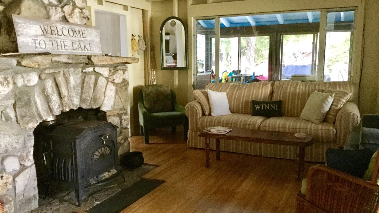Photo of Livingroom in Tuftonboro