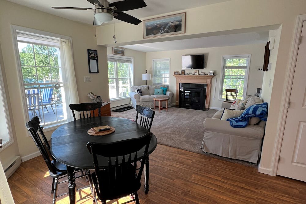 Photo of Livingroom in Glover