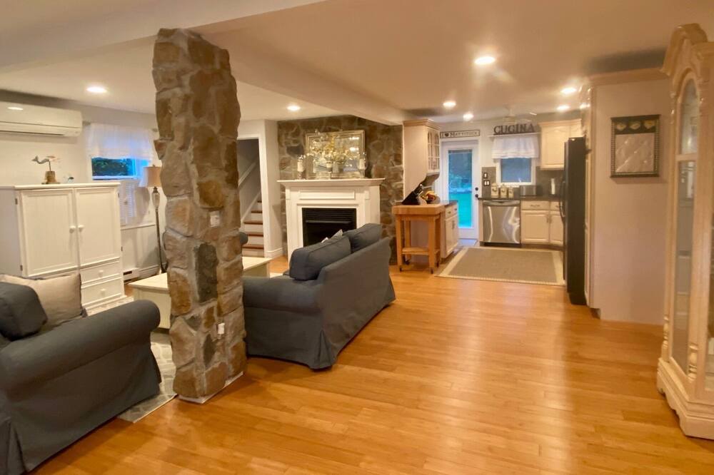 Photo of Livingroom in Mattituck