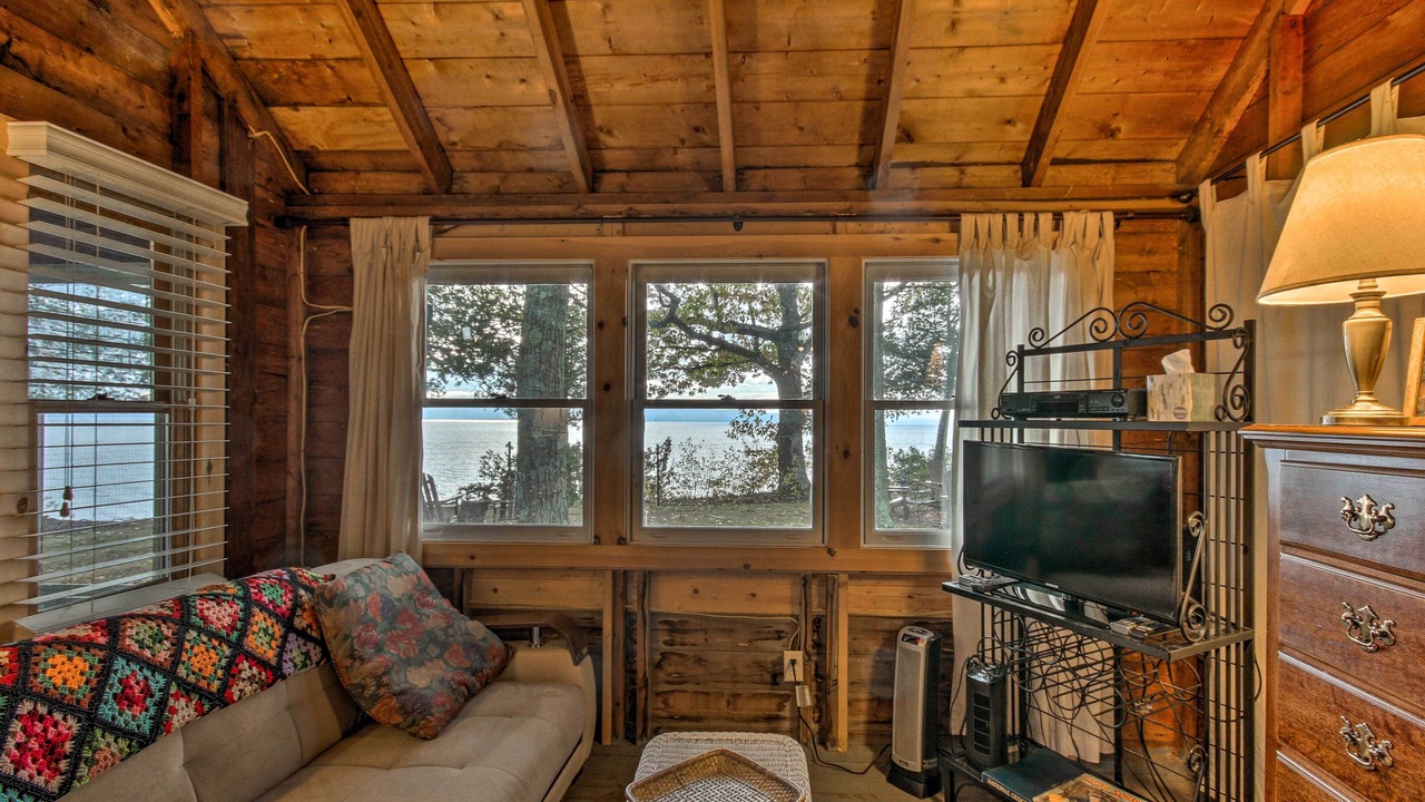 Photo of Livingroom in Malletts Bay