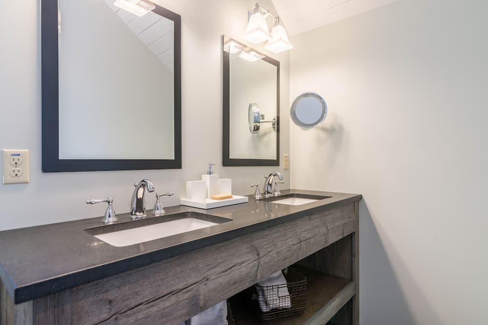 Photo of Bathroom in Winhall