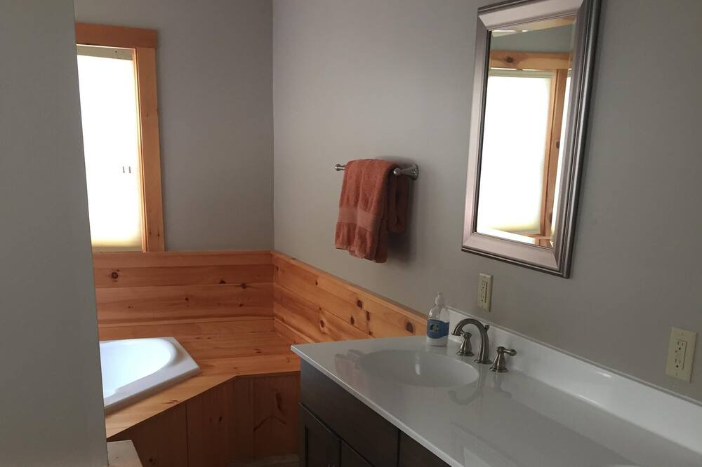 Photo of Bathroom in Center Conway