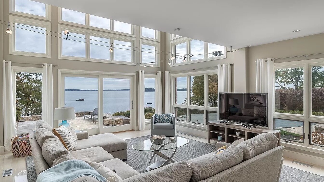 Photo of Livingroom in Mid-Coast and Islands