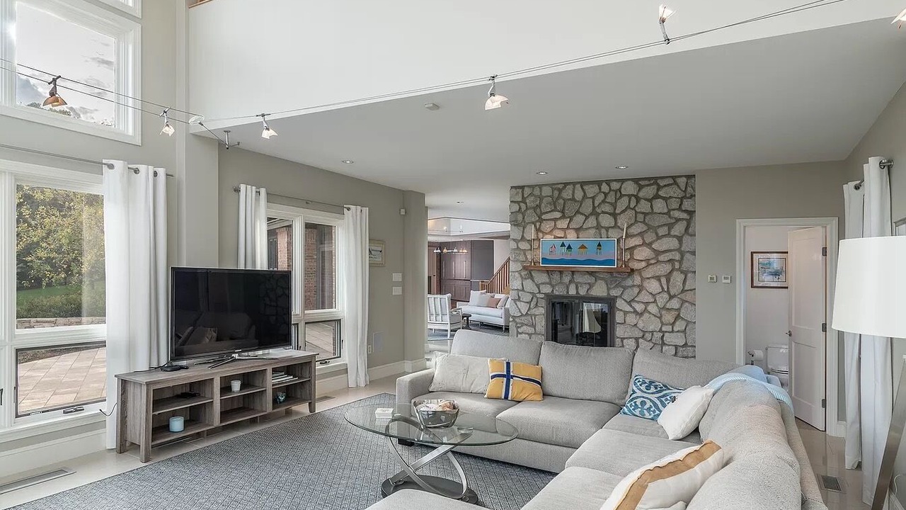 Photo of Livingroom in Mid-Coast and Islands