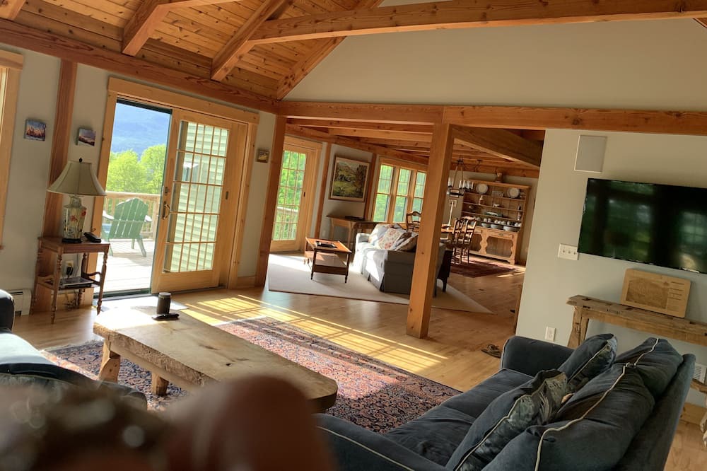 Photo of Livingroom in East Burke