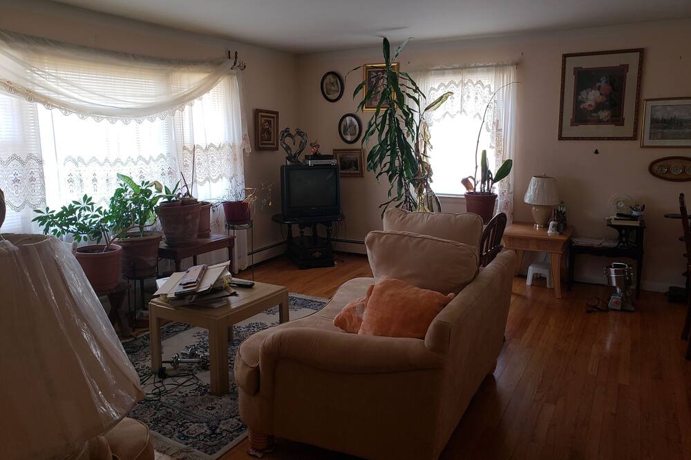 Photo of Livingroom in Monticello