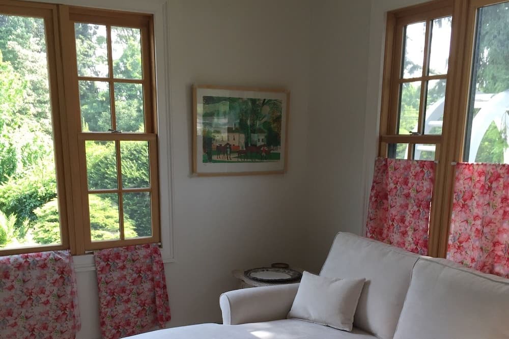Photo of Livingroom in Huntington