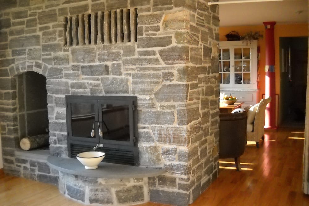Photo of Livingroom in Lyndeborough