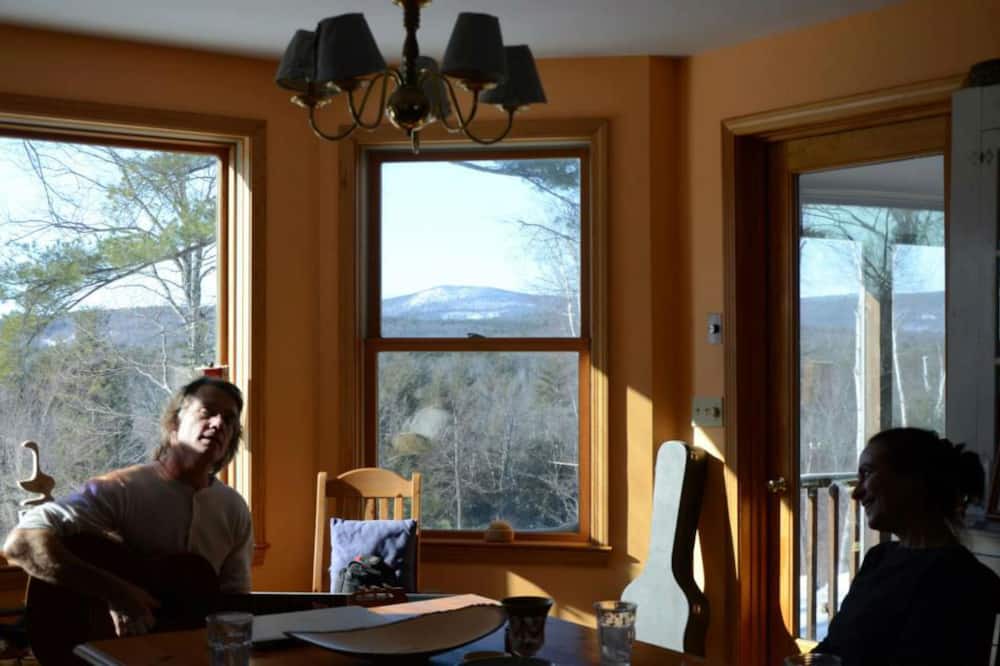 Photo of Livingroom in Lyndeborough