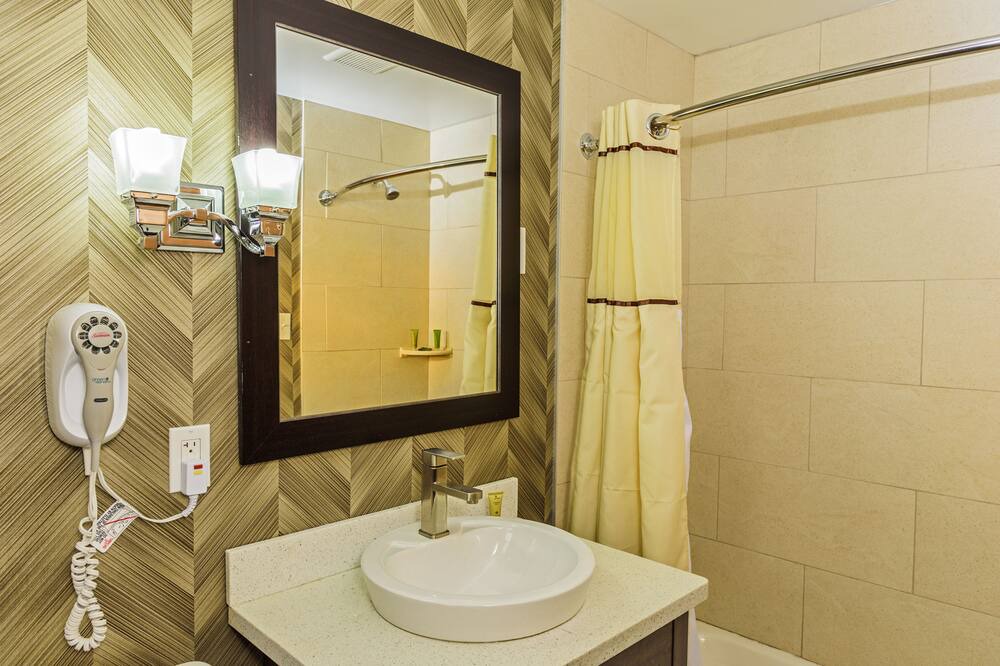Photo of Bathroom in Niagara Falls
