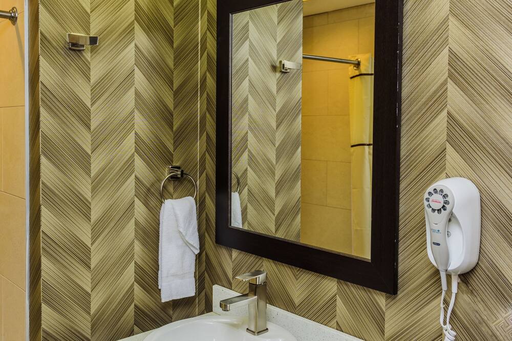 Photo of Bathroom in Niagara Falls