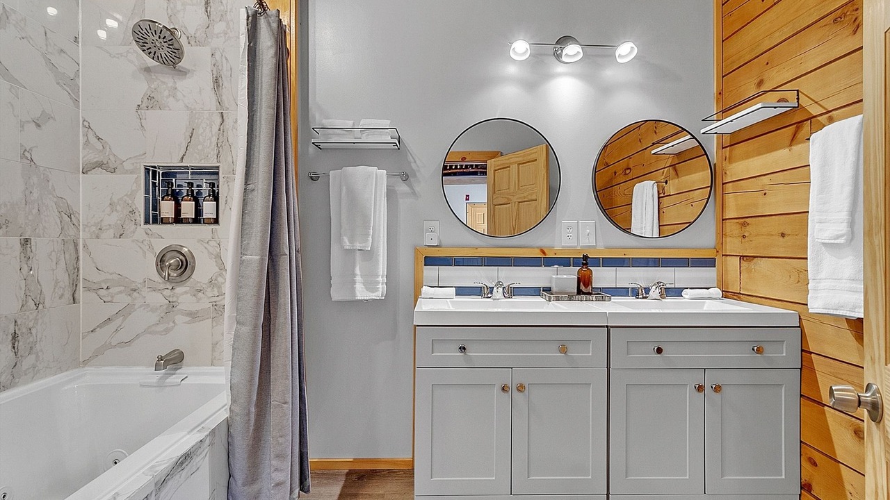 Photo of Bathroom in Warren