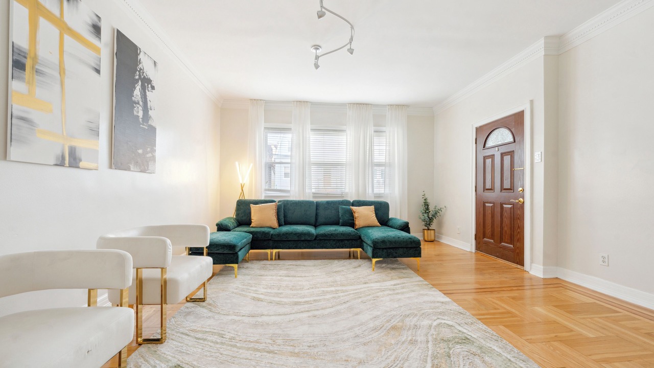 Photo of Livingroom in Southeast Yonkers