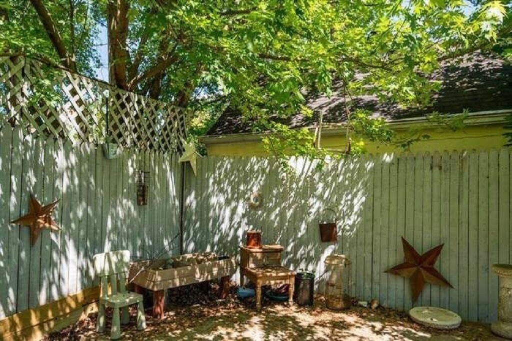 Photo of Outdoor in Parkville