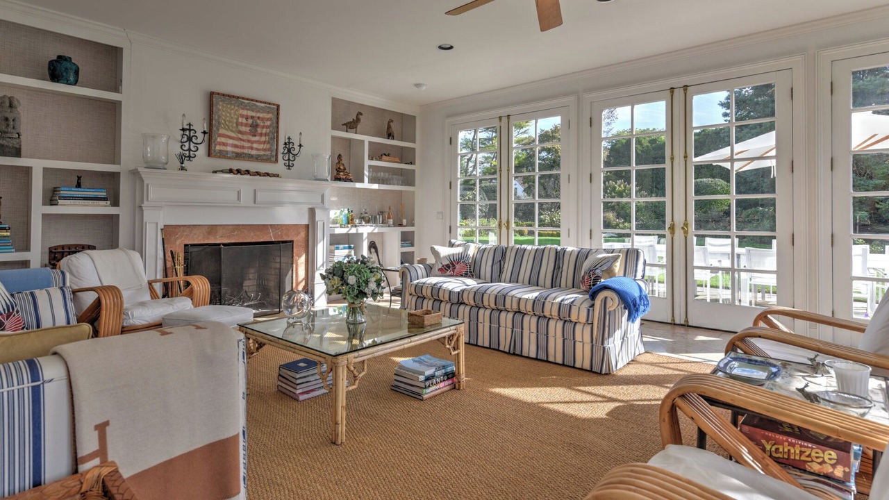 Photo of Livingroom in Village of Southampton