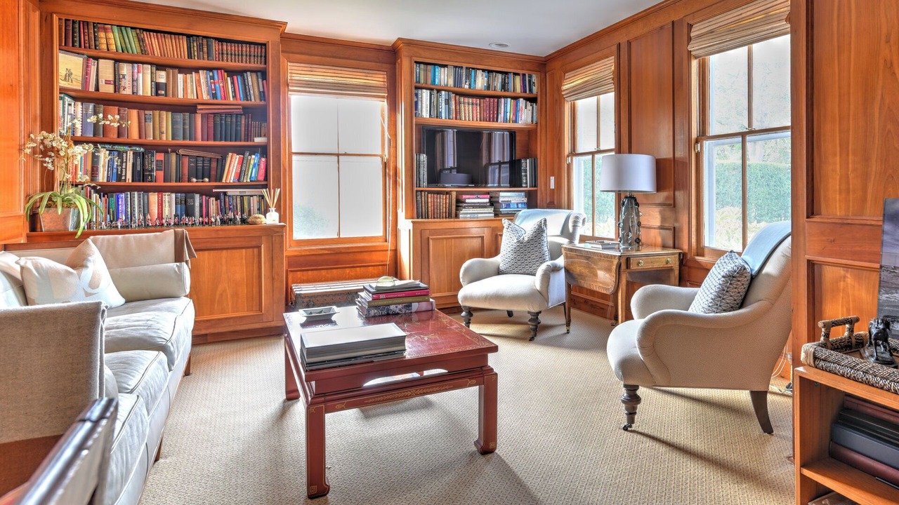 Photo of Livingroom in Village of Southampton