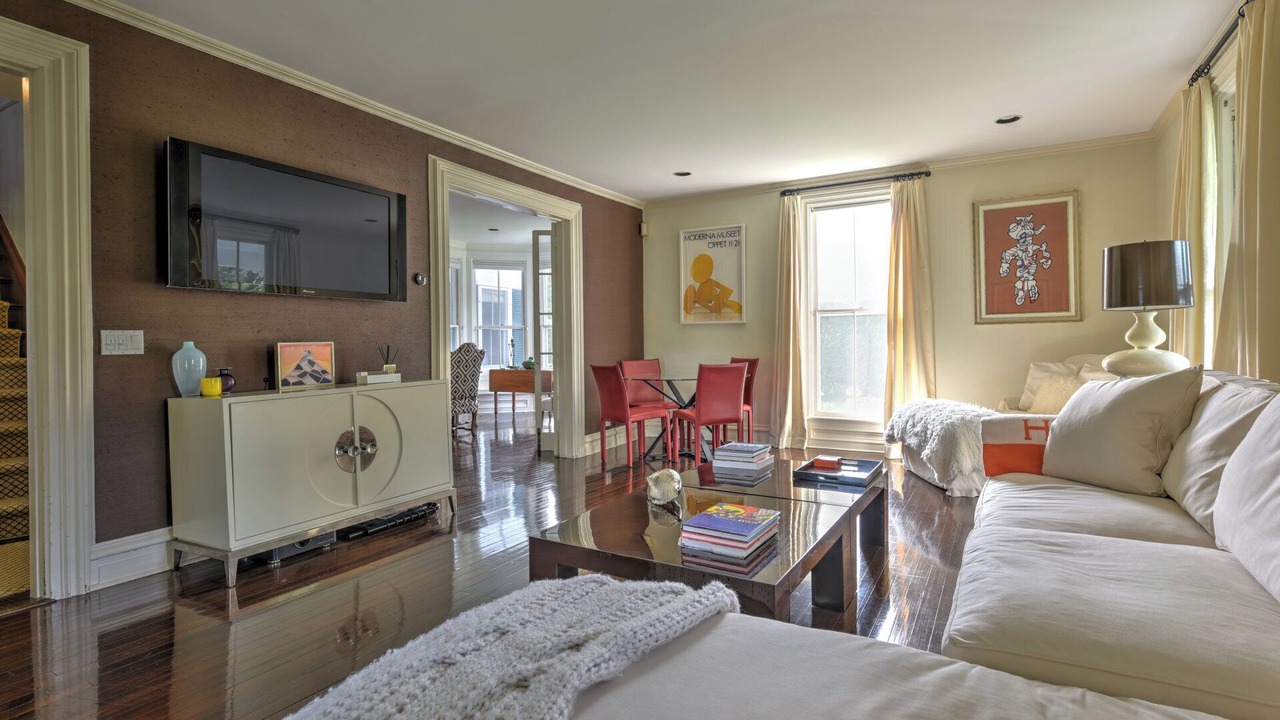 Photo of Livingroom in Village of Southampton