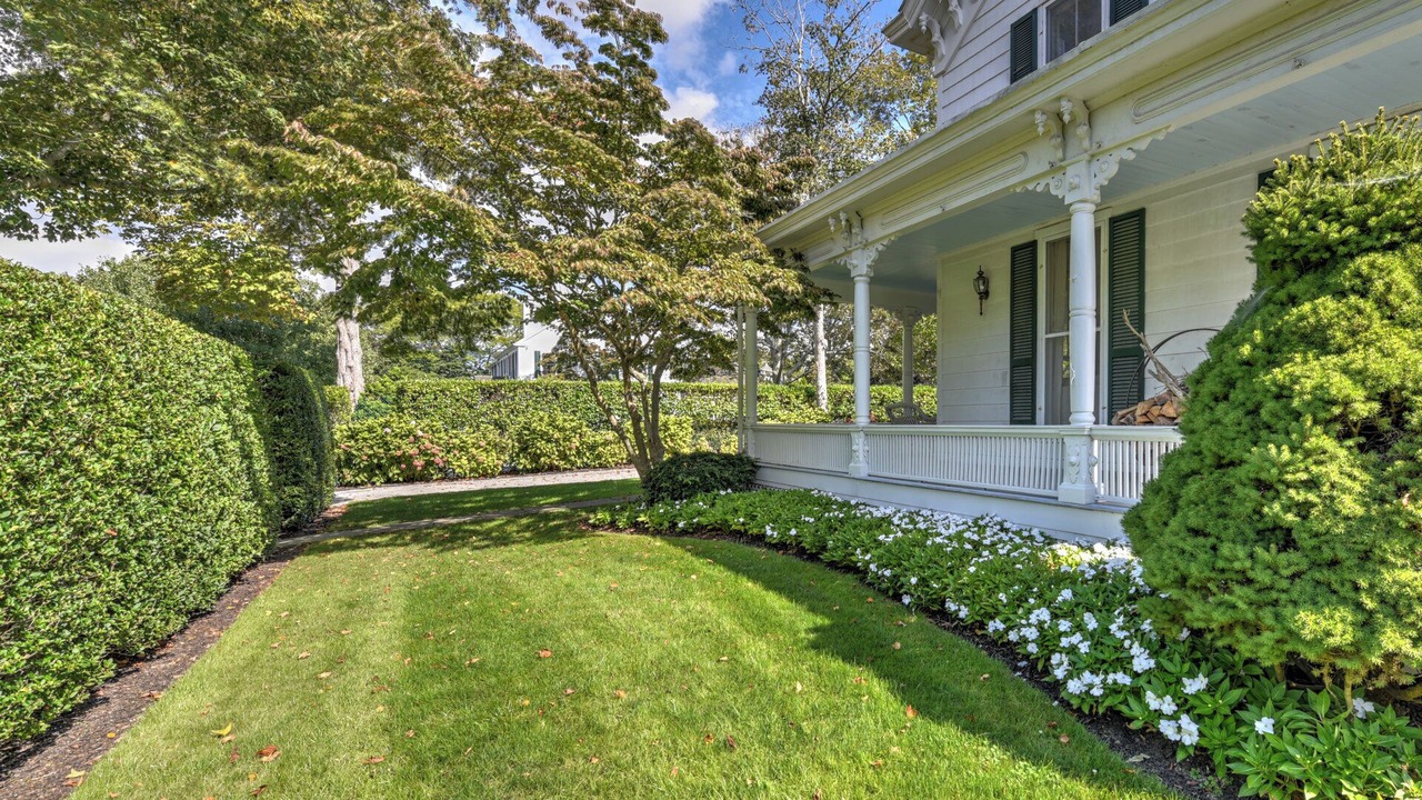 Photo of Outdoor in Village of Southampton