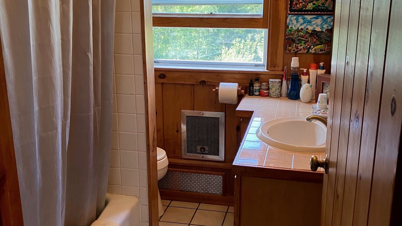 Photo of Bathroom in Bridgewater Corners