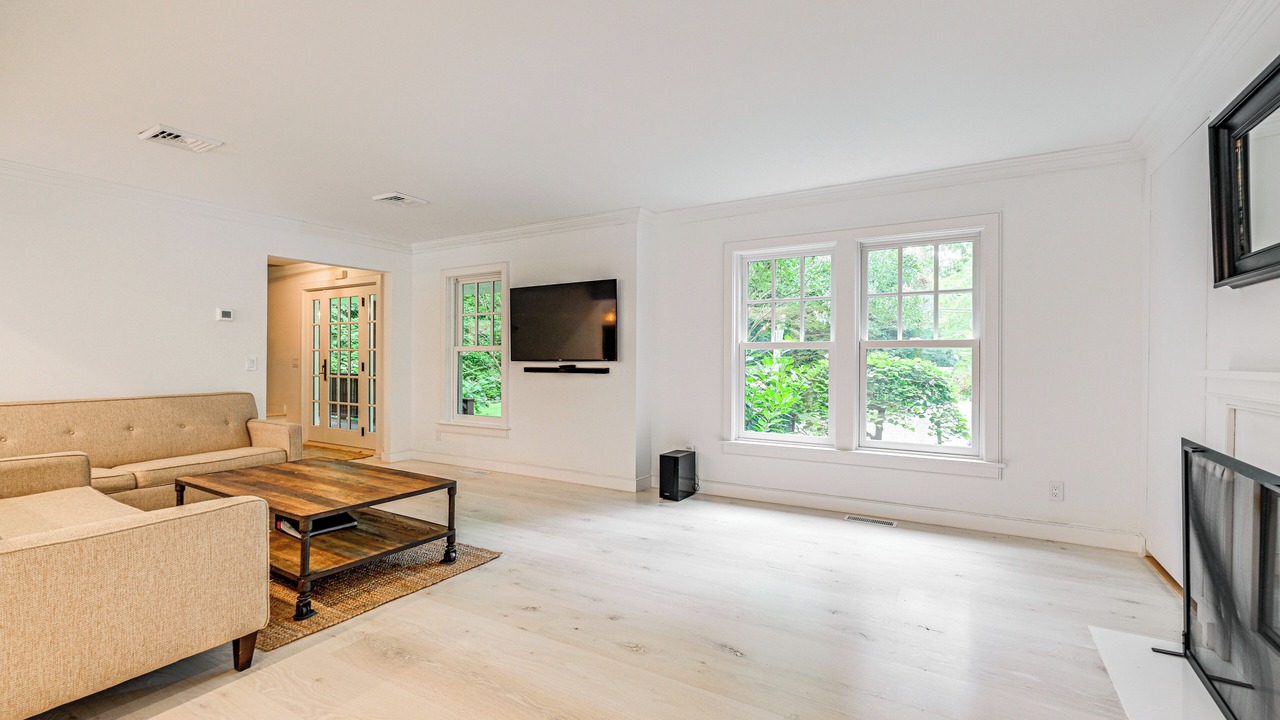 Photo of Livingroom in Wainscott Woods