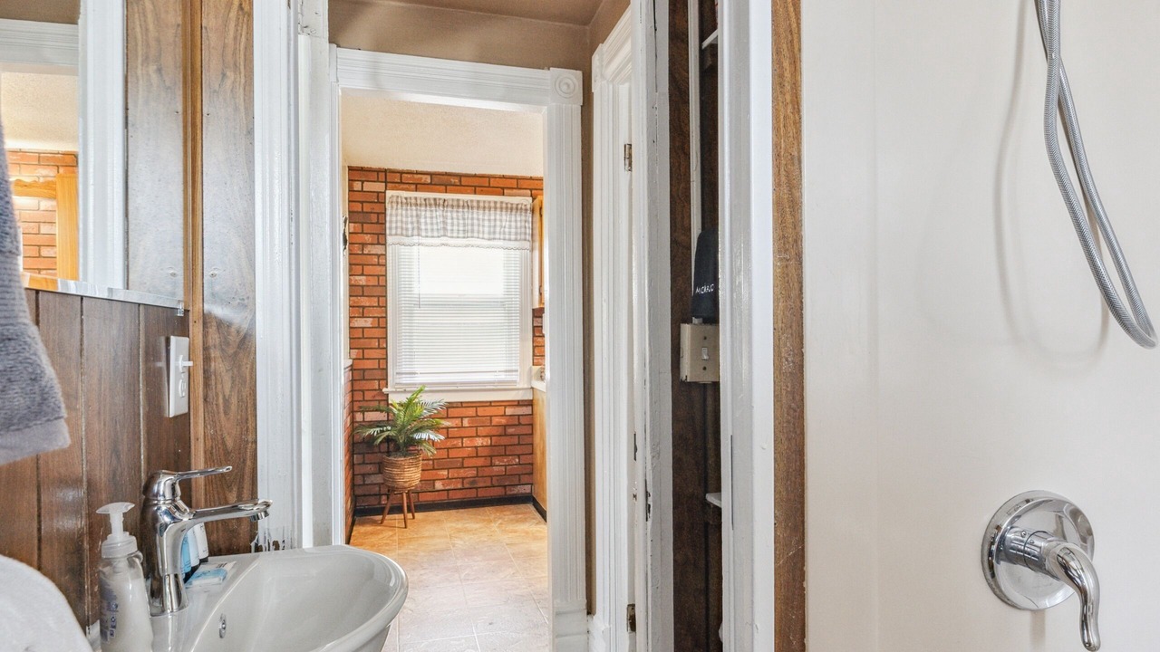 Photo of Bathroom in Niagara Falls