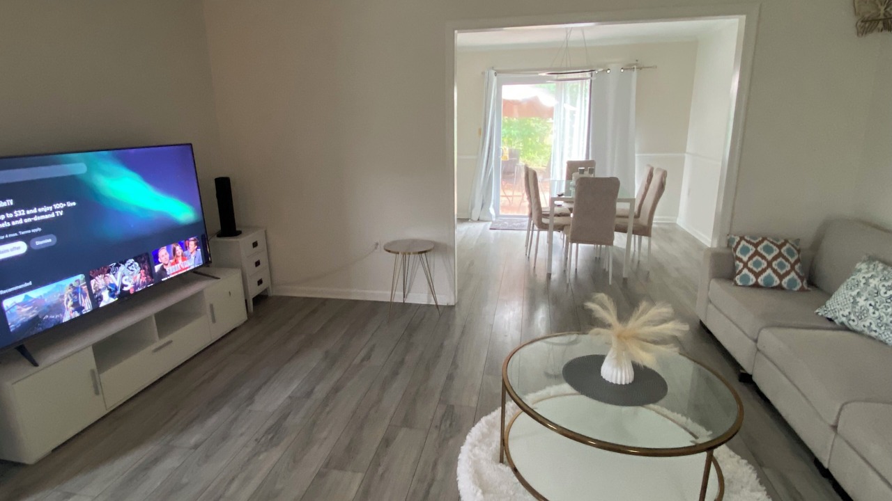 Photo of Livingroom in Calverton