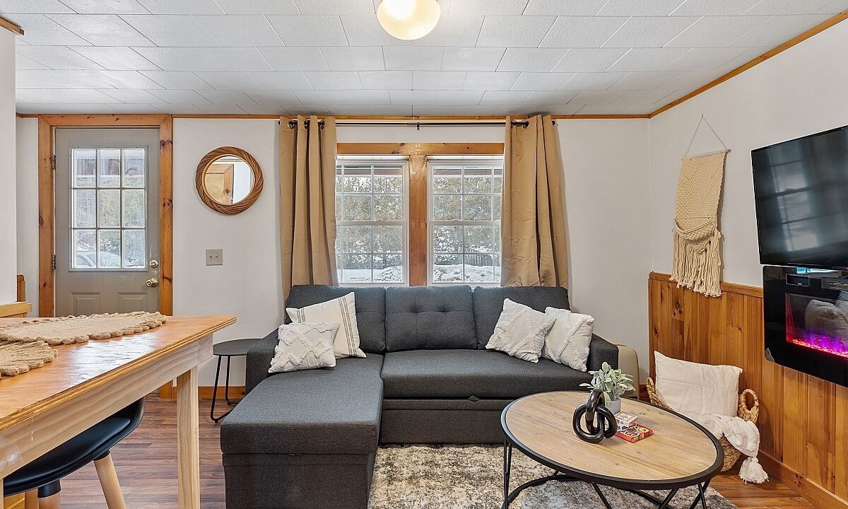 Photo of Livingroom in Thornton