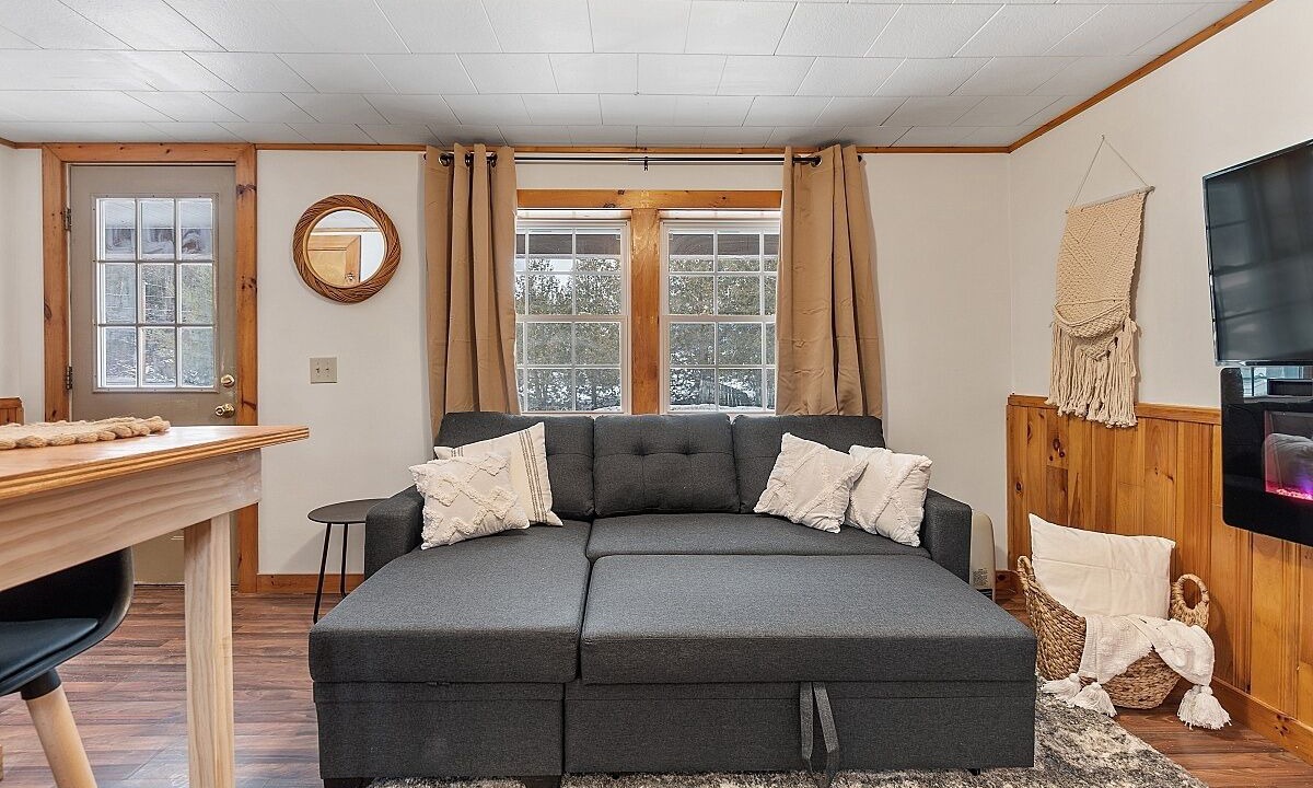 Photo of Livingroom in Thornton