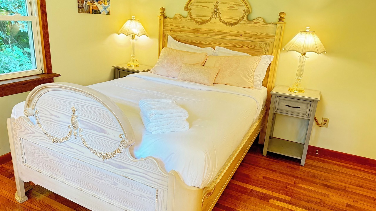 Photo of Bedroom in Amherst Center