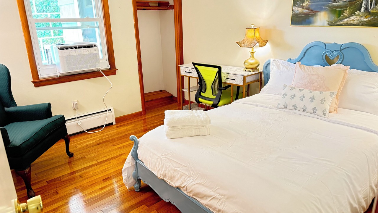 Photo of Bedroom in Amherst Center