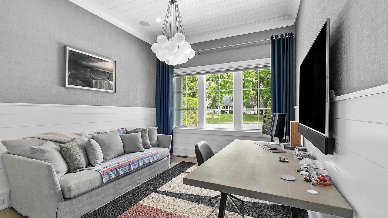 Photo of Livingroom in Wainscott