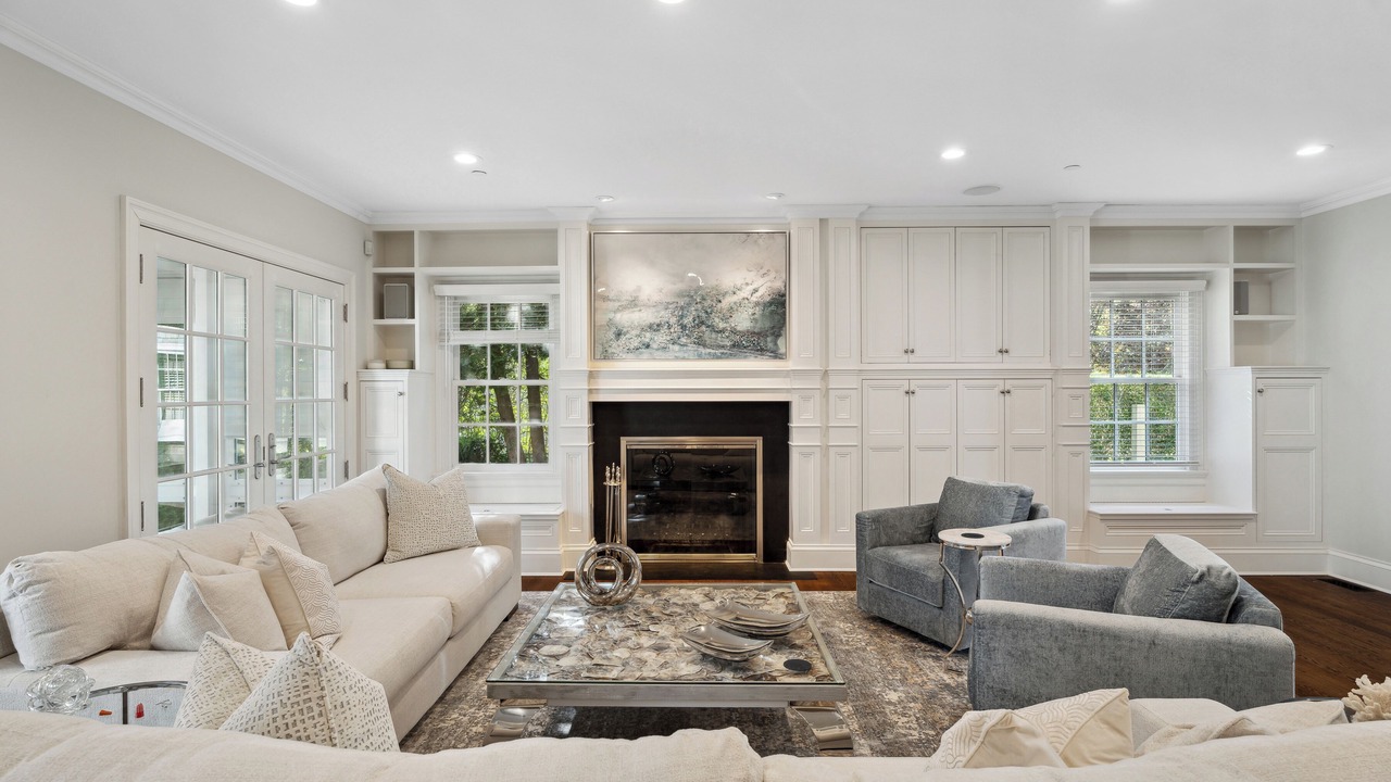 Photo of Livingroom in Village of Southampton